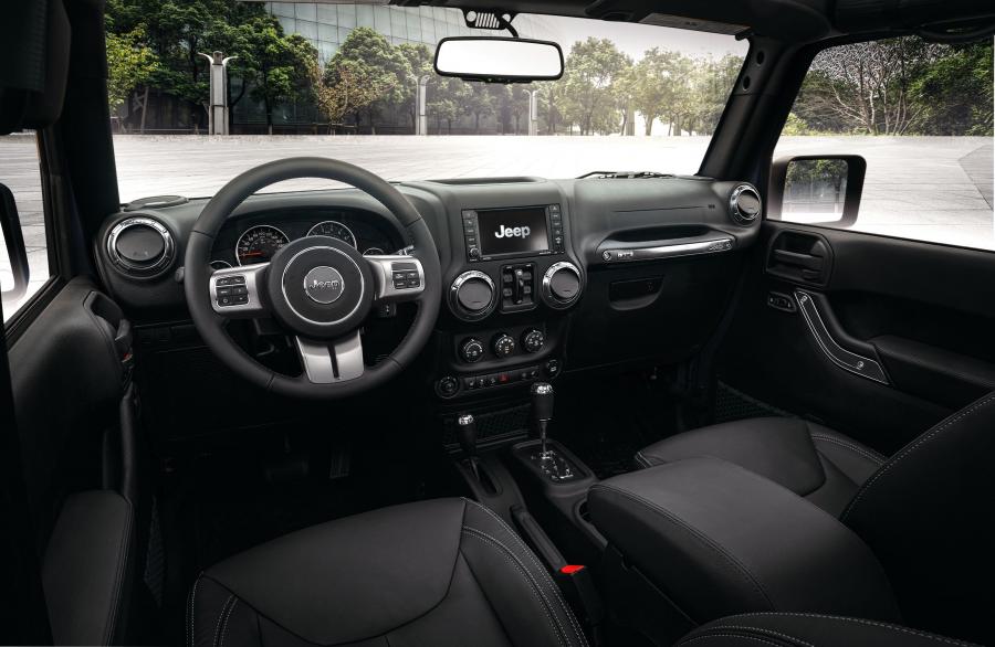 Торпедо Jeep Wrangler Unlimited JK Edition (JK) 2018 года  (EU) (фото 3 из 3)